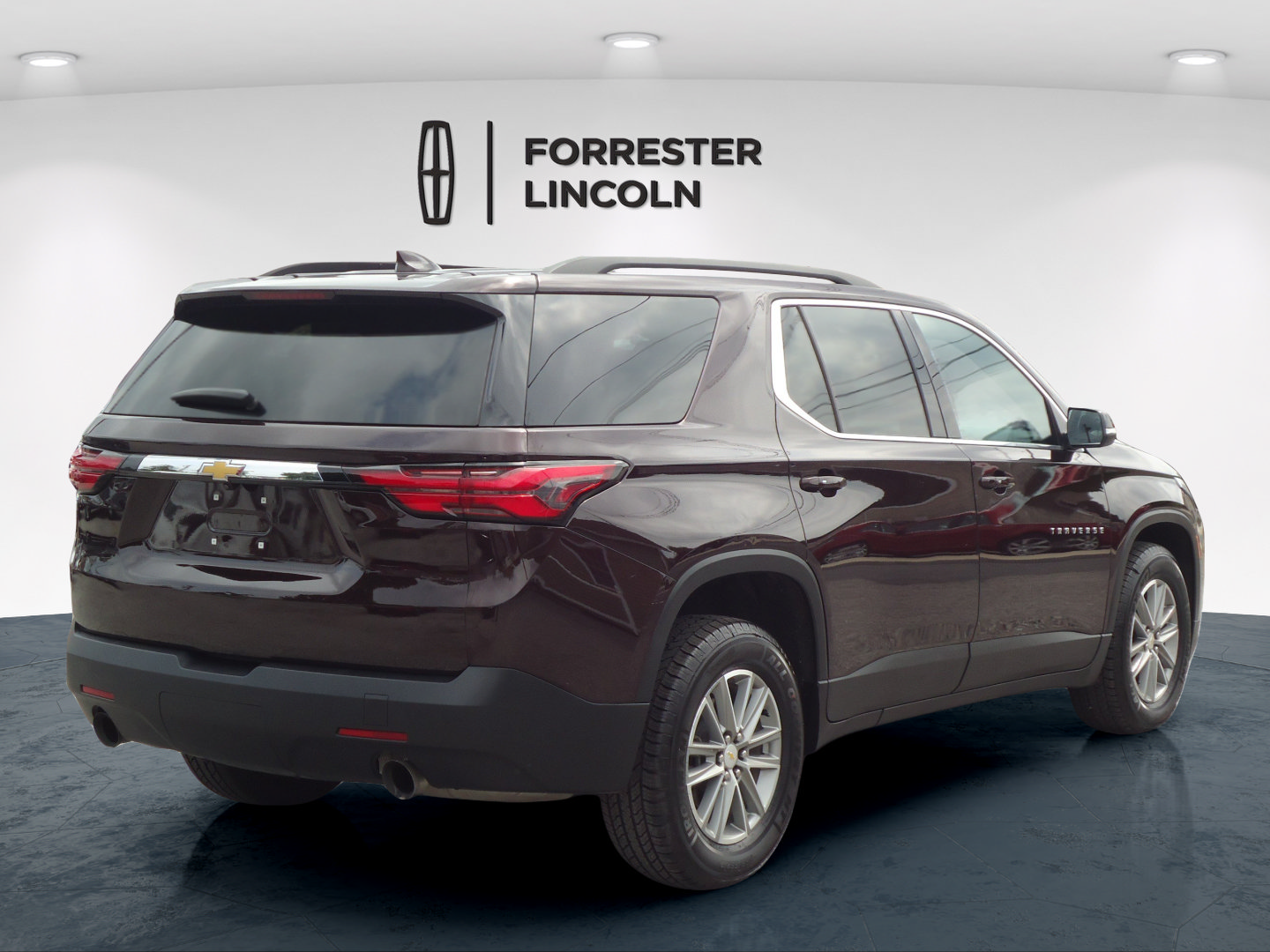 Used 2023 Chevrolet Traverse LT AWD/4WD image 3