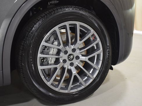 Certified 2024 Maserati Grecale GT image 18