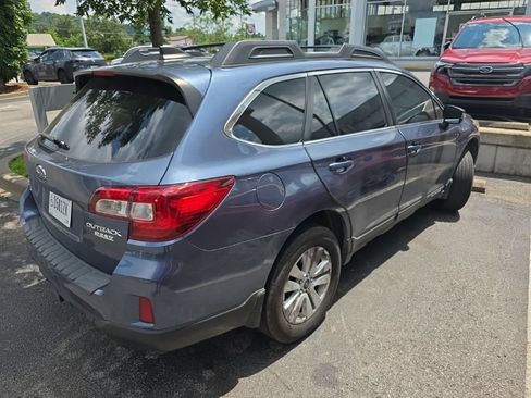 Used 2017 Subaru Outback 2.5i Premium AWD/4WD image 4
