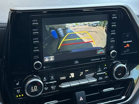 Used 2020 Toyota Highlander Limited FWD image 21
