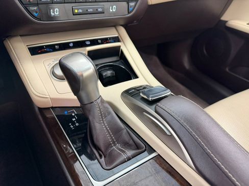 Used 2017 Lexus ES 350 w/ Luxury Package FWD image 58