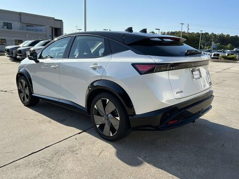 Used 2023 Nissan Ariya AWD/4WD image 5