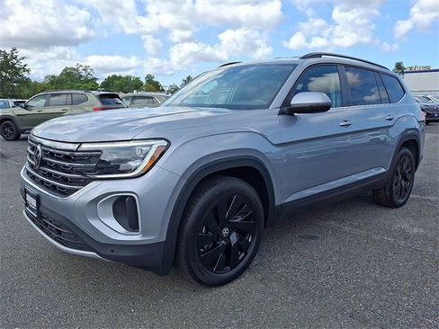 New 2026 Volkswagen Atlas SE image 2