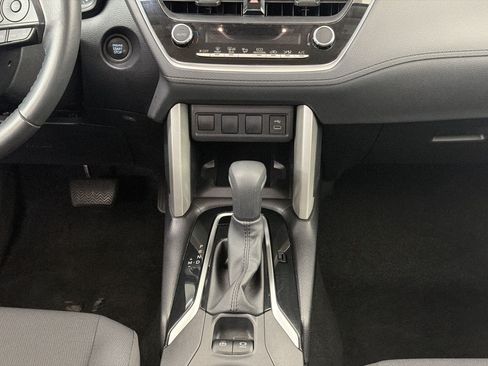Used 2025 Toyota Corolla Cross LE FWD image 18