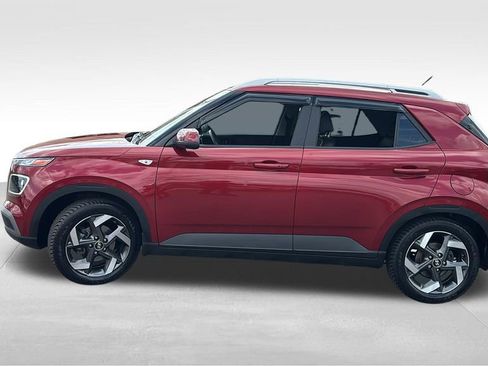 Used 2023 Hyundai Venue Limited FWD image 4