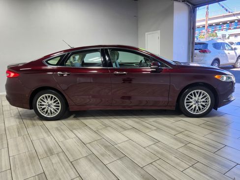 Used 2017 Ford Fusion Platinum image 6