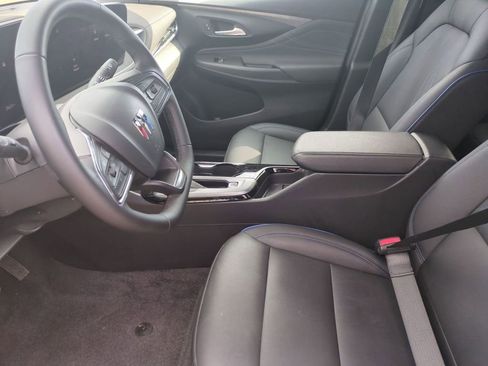 Used 2025 Buick Envista Sport Touring image 18