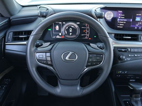 Used 2020 Lexus ES 300h w/ Premium Package FWD image 17