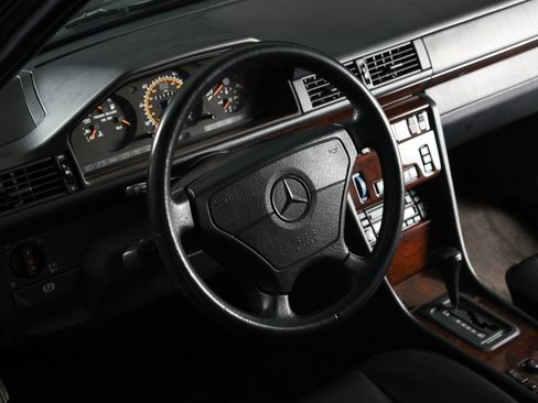 Used 1994 Mercedes-Benz E 500 Sedan image 4