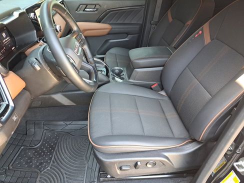 Used 2024 GMC Canyon AT4 w/ Canyon Safety Plus Package AWD/4WD image 9