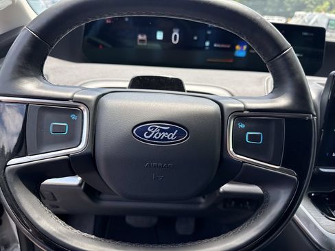 Used 2025 Ford Expedition Platinum w/ Driver's Package AWD/4WD image 25