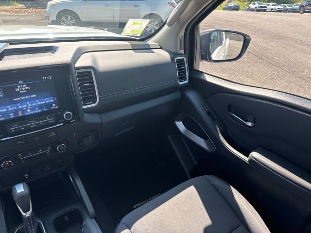 Used 2024 Nissan Frontier SV w/ Technology Package RWD image 18