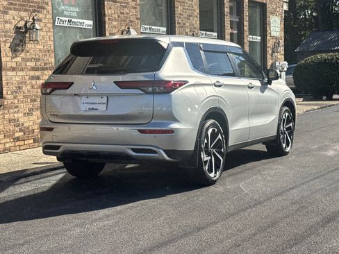 Used 2022 Mitsubishi Outlander SE image 5