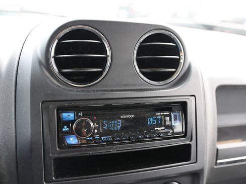 Used 2014 Jeep Patriot Latitude AWD/4WD image 22