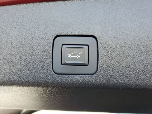 Used 2020 Buick Encore GX Essence w/ Experience Buick Package image 34