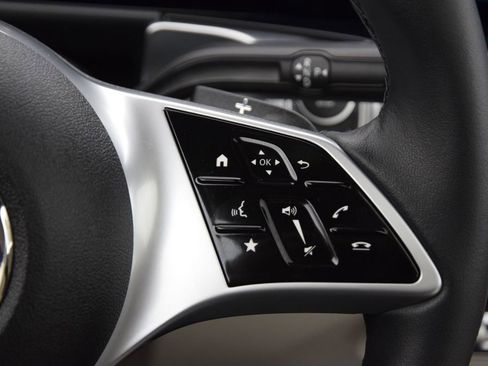 Used 2026 Mercedes-Benz GLB 250 image 25