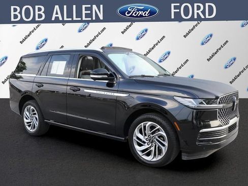 Used 2025 Lincoln Navigator Reserve AWD/4WD image 2