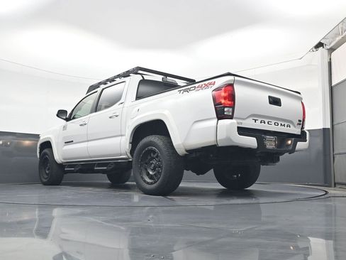 Used 2018 Toyota Tacoma TRD Sport image 25