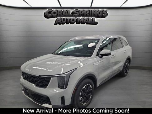 Used 2025 Kia Sorento S FWD image 4