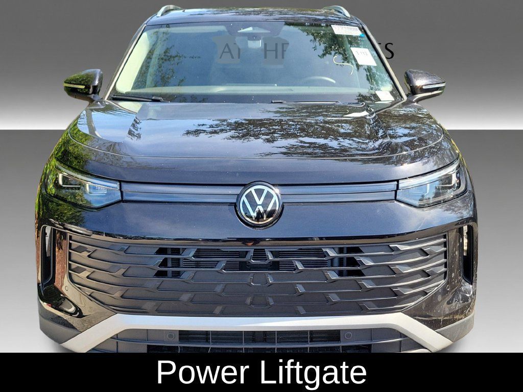 Used 2025 Volkswagen Tiguan SE FWD image 5