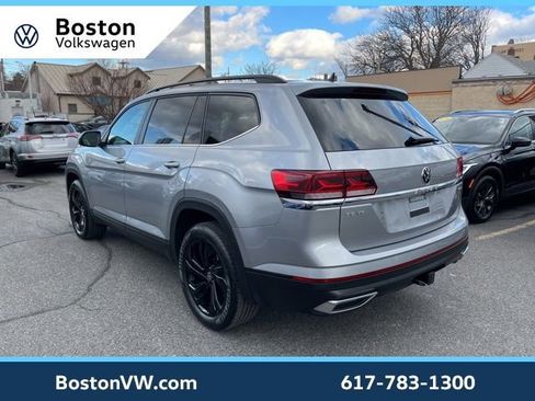 Used 2023 Volkswagen Atlas SE image 2