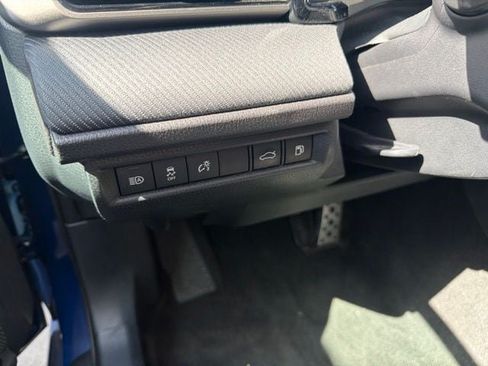 Used 2025 Toyota Camry SE FWD image 5