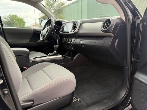 Used 2020 Toyota Tacoma SR5 w/ SR5 Appearance Package (SM) RWD image 14