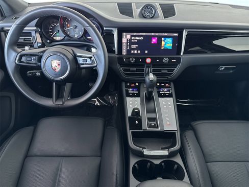 Used 2025 Porsche Macan image 6