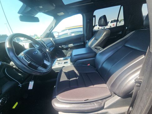 Used 2021 Ford Expedition XLT RWD image 3