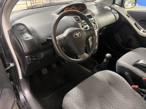 Used 2010 Toyota Yaris 2-Door Hatchback image 14