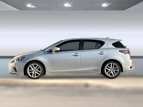 Used 2015 Lexus CT 200h w/ Navigation Package FWD image 2