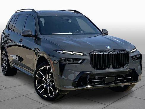 Used 2024 BMW X7 xDrive40i w/ M Sport Package image 3