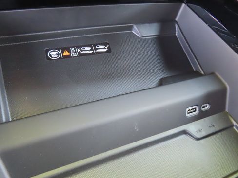 New 2026 Chevrolet Suburban High Country image 12