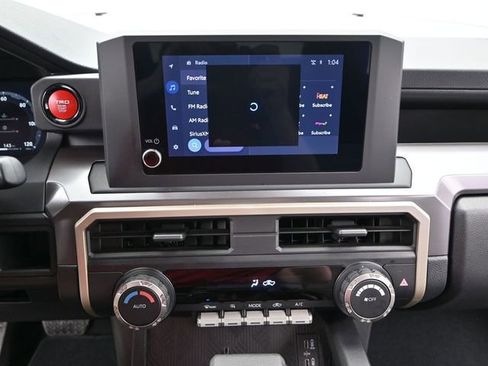 Used 2025 Toyota Tacoma TRD Off-Road image 7