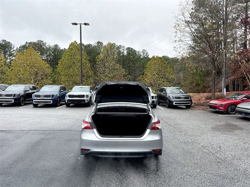 Used 2020 Toyota Camry LE image 23