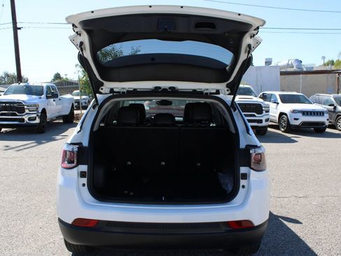 Used 2022 Jeep Compass Latitude image 10