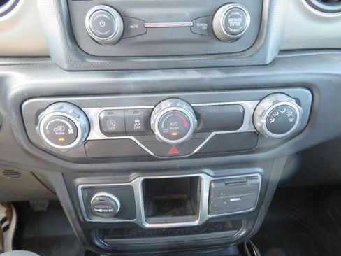 Used 2019 Jeep Wrangler Unlimited Sport image 30