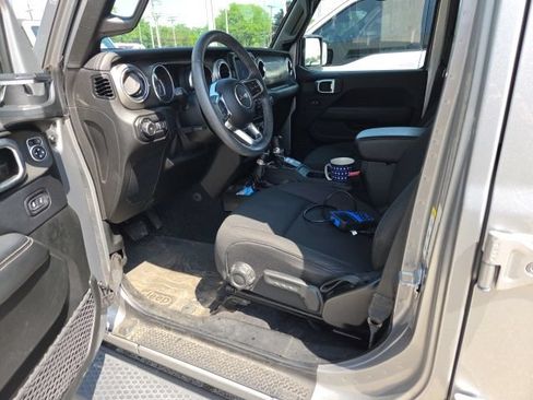 Used 2019 Jeep Wrangler Unlimited Sahara w/ Cold Weather Group AWD/4WD image 8