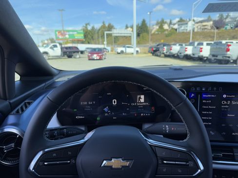 New 2026 Chevrolet Equinox EV LT image 12