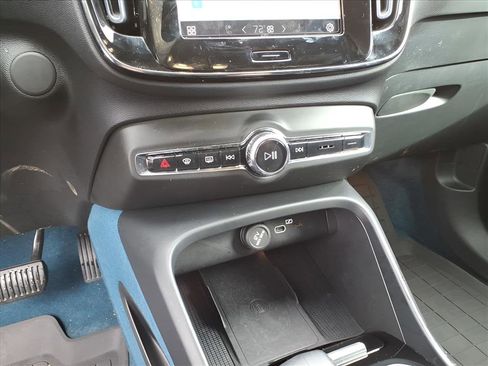 Used 2023 Volvo C40 P8 Recharge Ultimate image 17