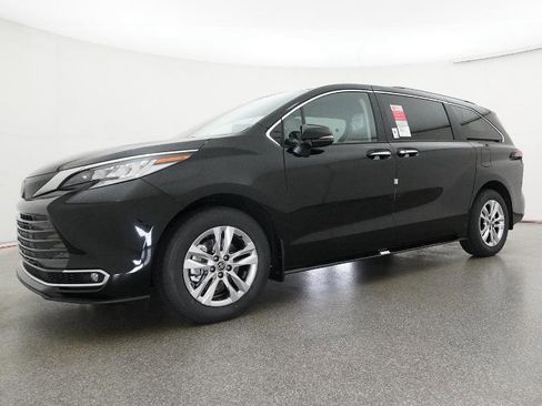 New 2026 Toyota Sienna Limited image 12