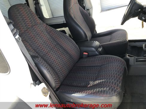 Used 2000 Jeep Wrangler Sport image 10