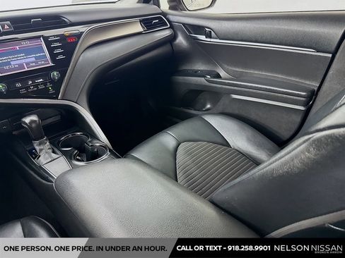 Used 2020 Toyota Camry SE FWD image 21
