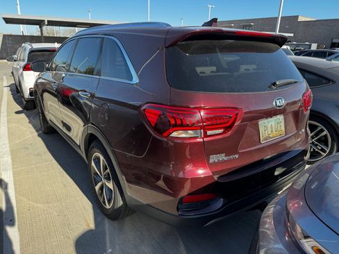 Used 2019 Kia Sorento EX w/ EX Touring Package image 3