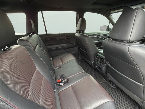Used 2024 Honda Passport Black Edition image 18