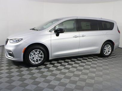 New 2026 Chrysler Pacifica Select