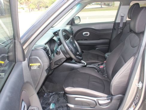 Used 2017 Kia Soul FWD image 8
