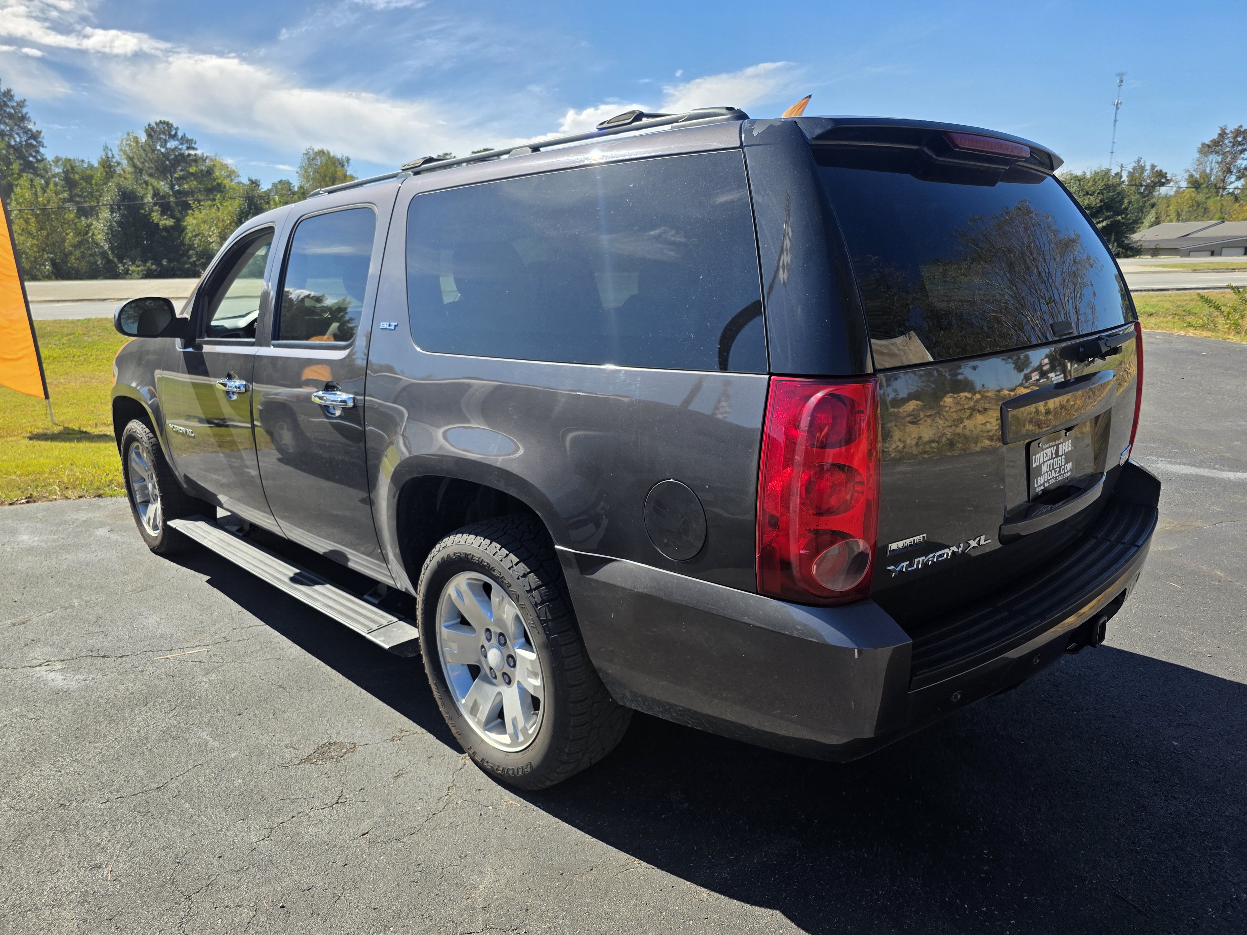 Used 2011 GMC Yukon XL SLT w/ SLT Chrome Package AWD/4WD image 8