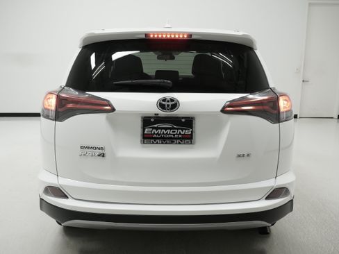 Used 2018 Toyota RAV4 XLE FWD image 5