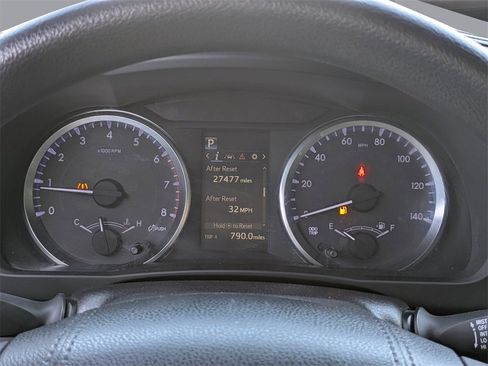 Used 2018 Toyota Highlander LE image 28